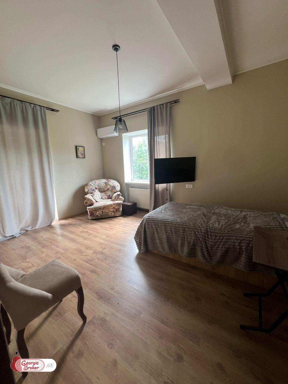 в аренду дом с новым ремонтом 8-комнат